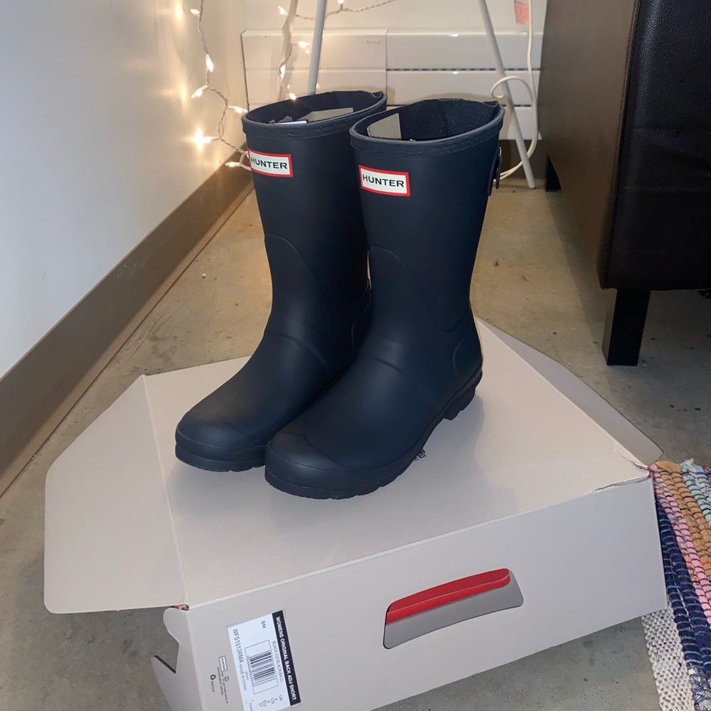 *BRAND NEW* WOMENS HUNTER BOOTS (Black) Size: US 6